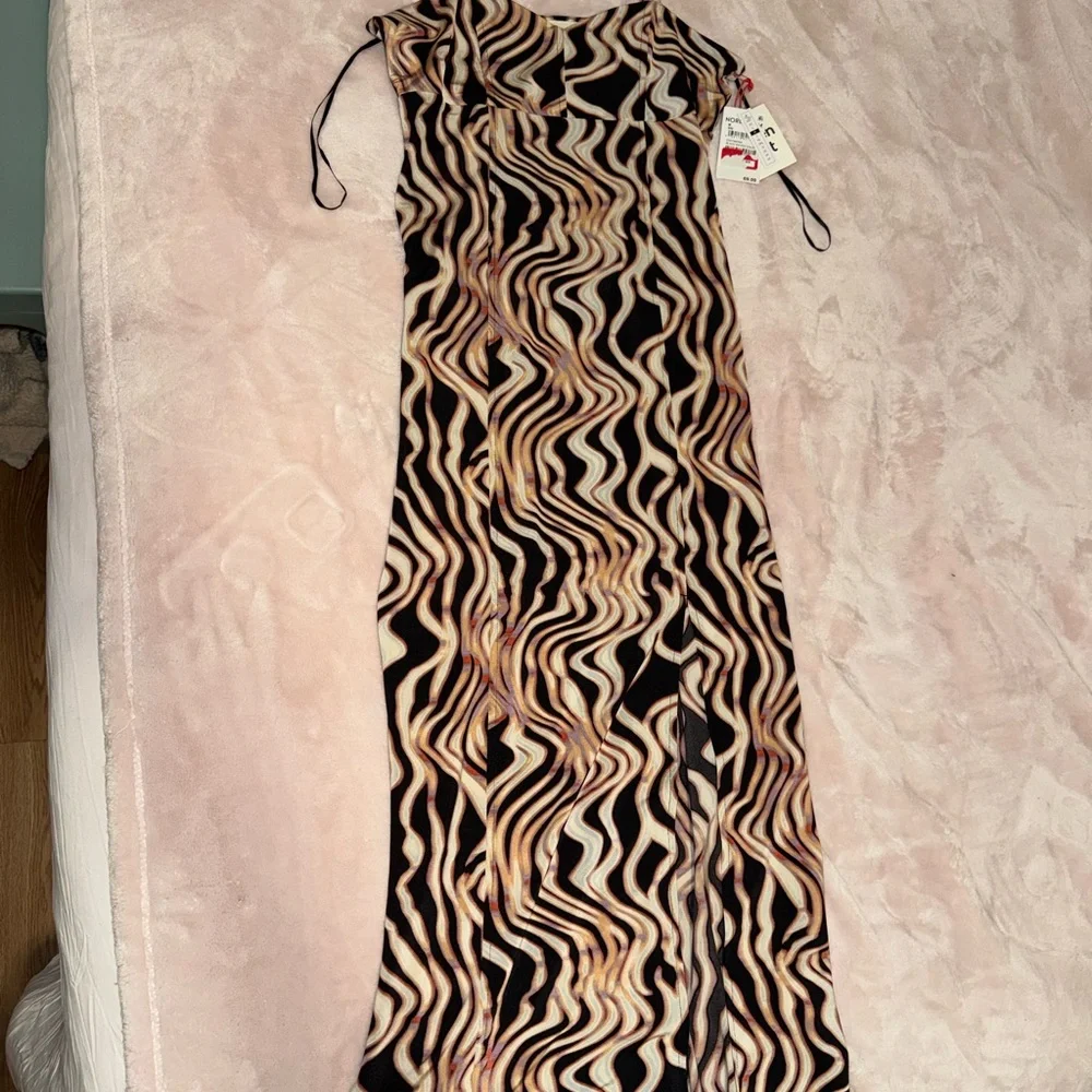 Abstract Pattern Dress - Picture 4 of 6